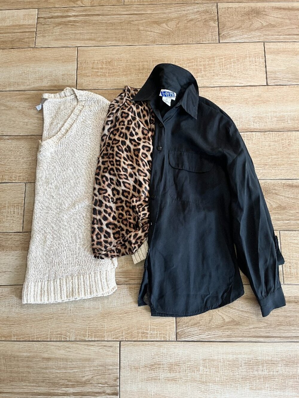 Womens Bundle of 3 Tops - M
